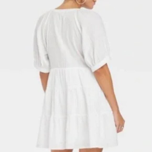 NWT Women’s Puff Elbow Sleeve Crinkle Tiered Mini Dress Universal Thread White - Picture 2 of 3